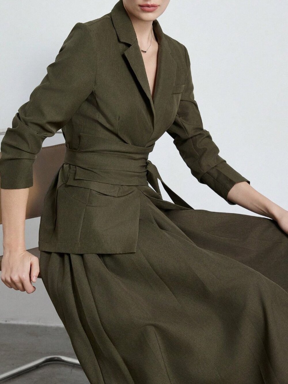 Green Elegant Women's Notched Collar Long Sleeve Blazer & Skirt Set - Picture 2 of 7
